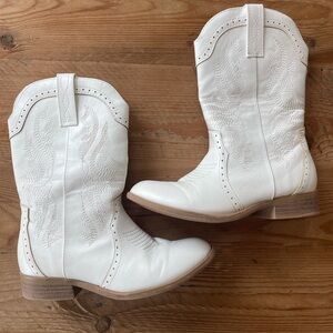 *SOLD* Dream Pairs White Kids Western Boots